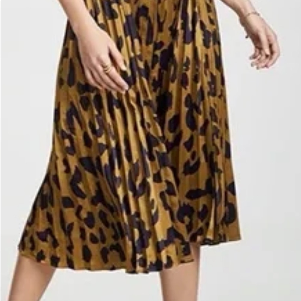 Moon river pleated skirt. Never worn - Picture 2 of 5
